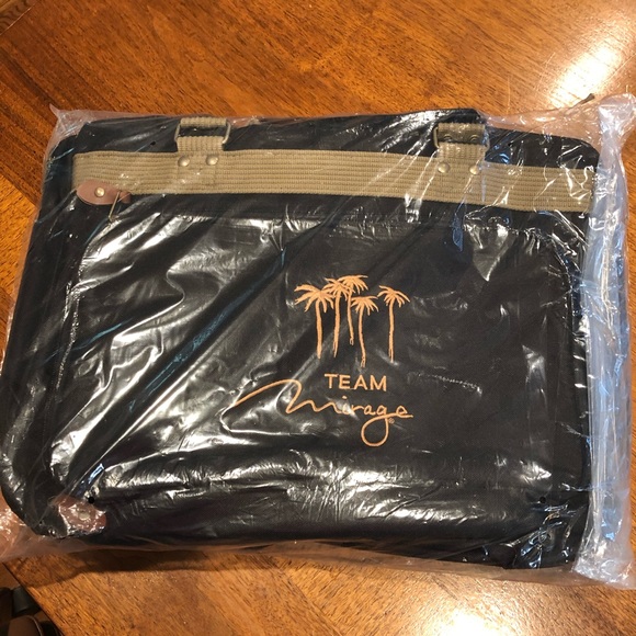 Vintage Mirage Casino XL Quarterzip w Briefcase - Picture 4 of 5